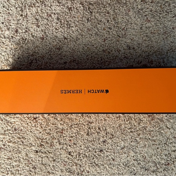Hermes Series 7 Apple Watch 38mm - Picture 6 of 6